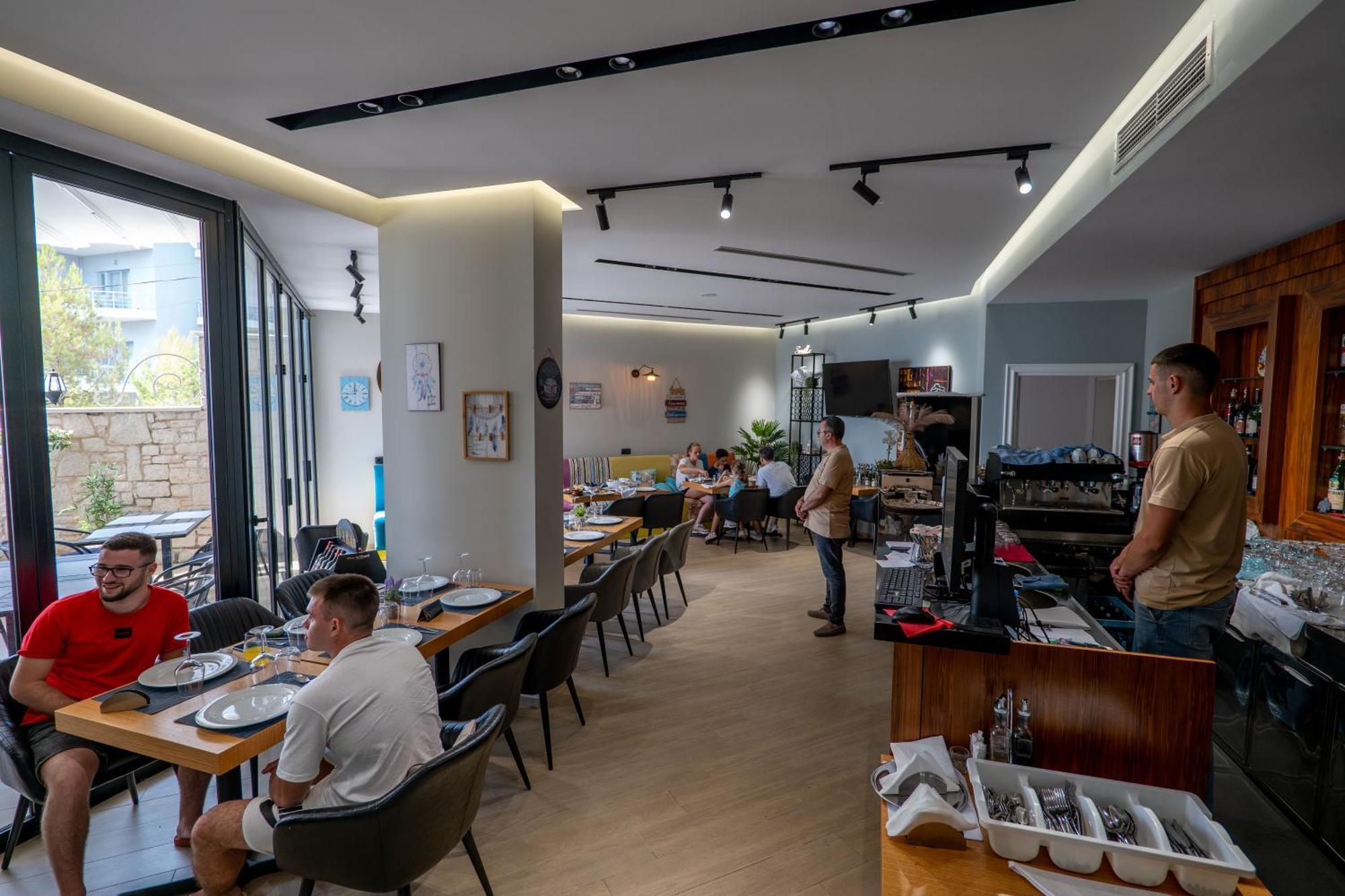 Ami Mar Hotel Sarande Ngoại thất bức ảnh
