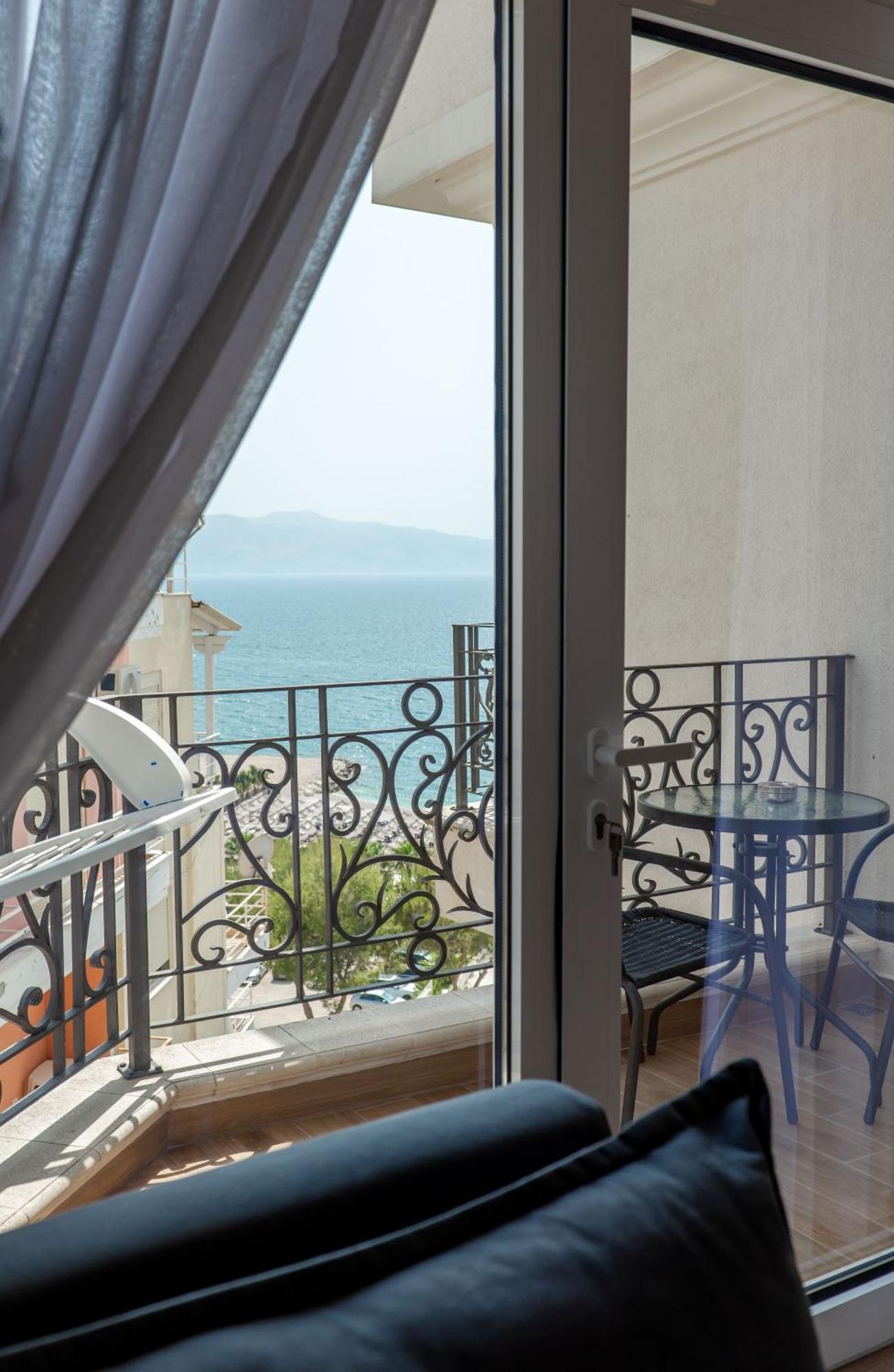 Ami Mar Hotel Sarande Ngoại thất bức ảnh