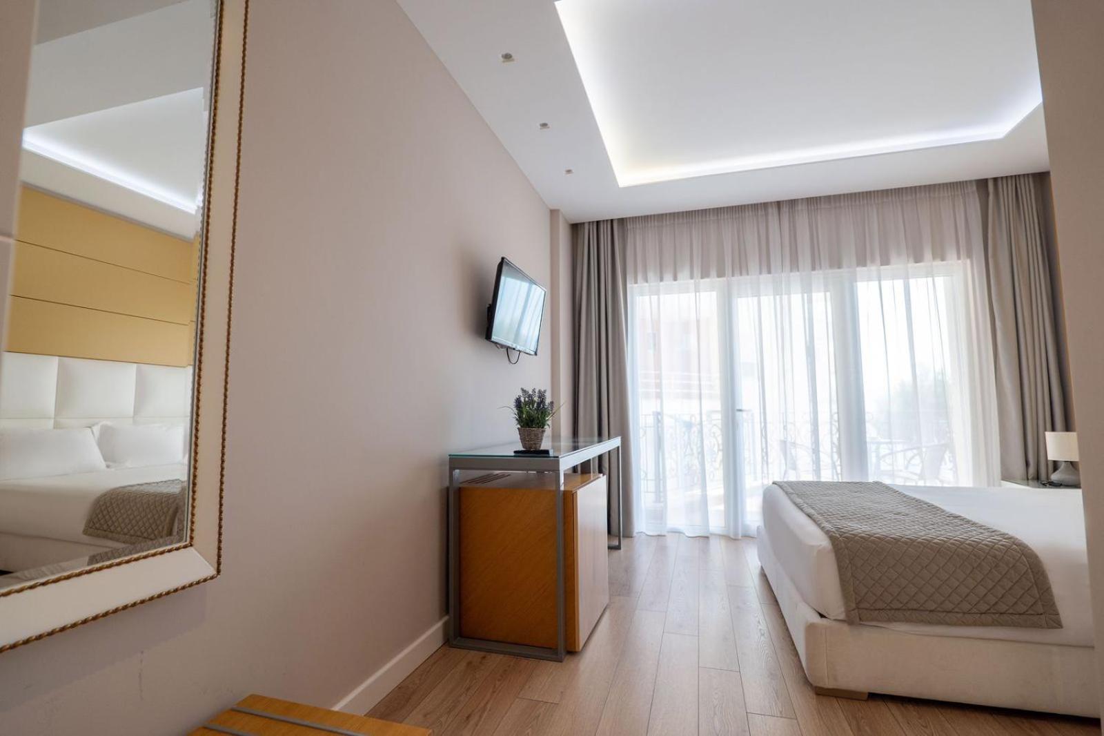 Ami Mar Hotel Sarande Ngoại thất bức ảnh